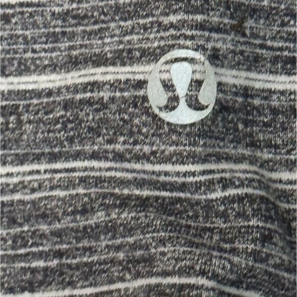 EUC Lululemon small Cropped Leggings gray striped poss Wunder Under sz 6 - Picture 3 of 5